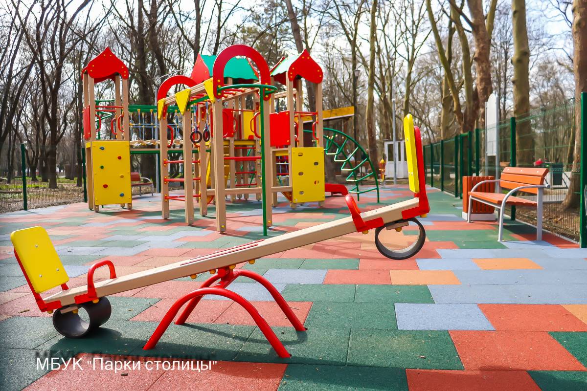 Новая детская площадка появилась в парке им. Гагарина