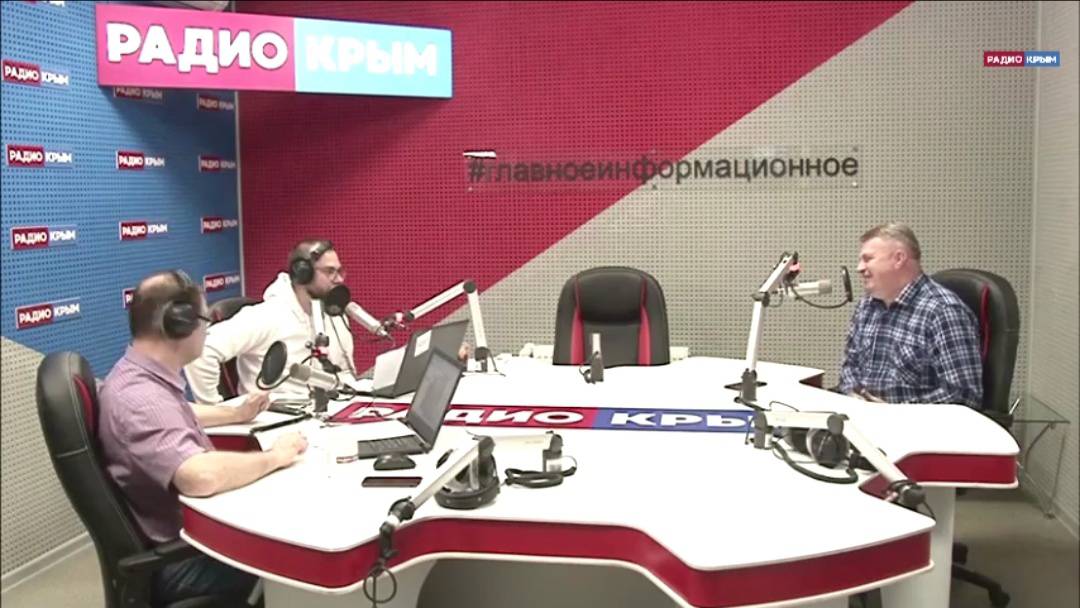 Директор МБУК «Парки столицы» Роман Филипенко принял участие в программе «Линии» на «Радио Крым»