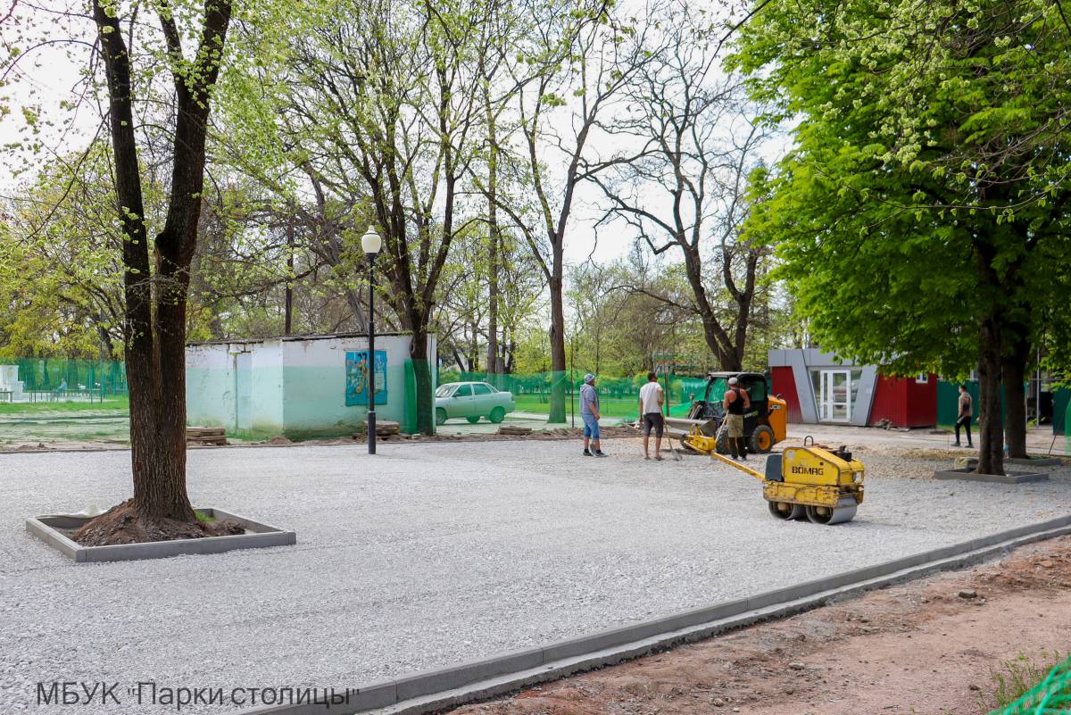 В парке Шевченко продолжается строительство детской площадки 