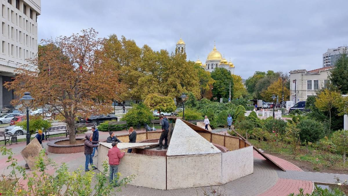 Консервация фонтана проводится сегодня в сквере Республики