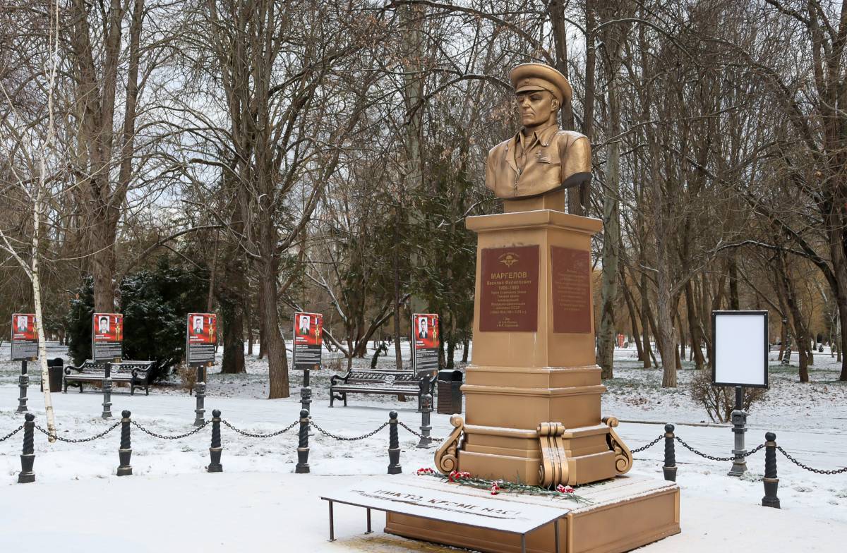 Бюст Василия Маргелова  - в рубрике «Памятник в парке» 