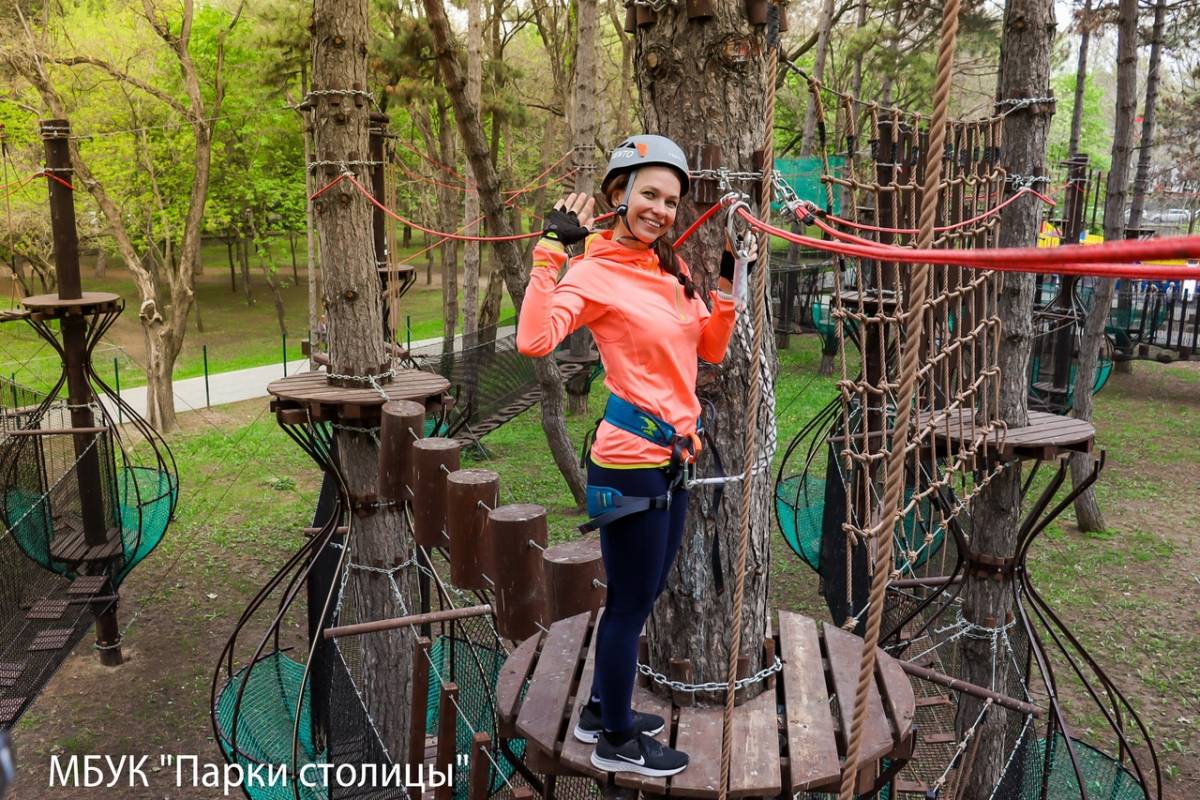 «На высоте»: в Детском парке открылся веревочный городок