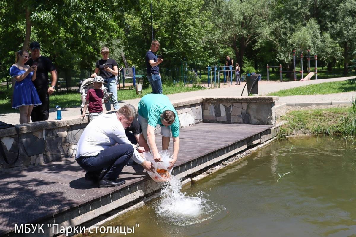 Парк Гагарина монахи